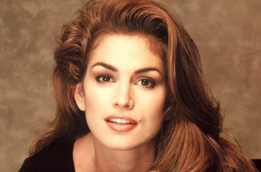  Incluso a los 58 años, impresiona a todos con sus formas perfectas: ¡Cindy Crawford compartió nuevas fotos en traje de baño!