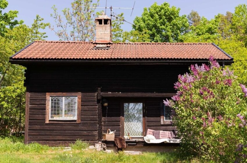 Desde una antigua casa de madera hasta una ultramoderna: ¡Una mujer renovó su vieja casa construida en 1957 y sorprendió a todos con el resultado!