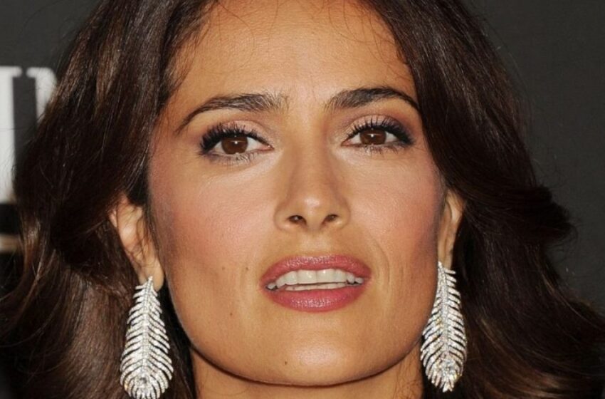  “Sin maquillaje ni filtros”: ¡Salma Hayek publicó nuevas fotos en bikini mojado!