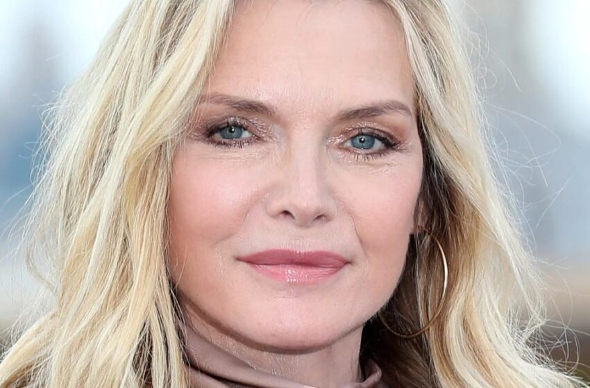  “Tan Natural y Atractiva”: ¡Michelle Pfeiffer, de 65 Años, Sorprendió a sus Fans con su Nueva Selfie sin Maquillaje!