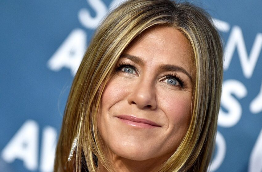  “Pitt definitivamente lamentó perder tanta belleza”: Jennifer Aniston, de 53 años, mostró su figura lujosa en bikini