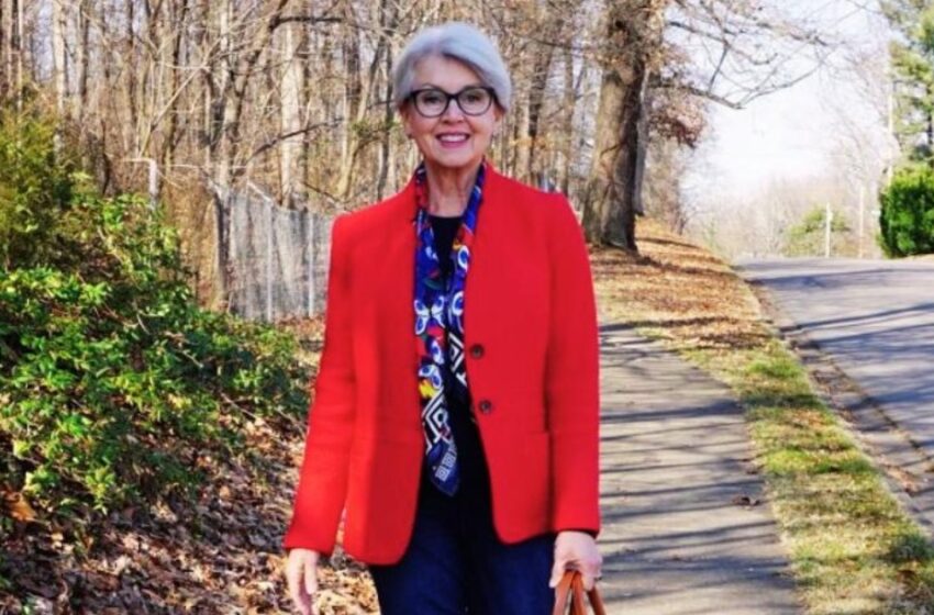 Una mujer sorprende a todos con sus looks elegantes: ¡algunas imágenes y consejos para que las mujeres mayores luzcan con estilo!