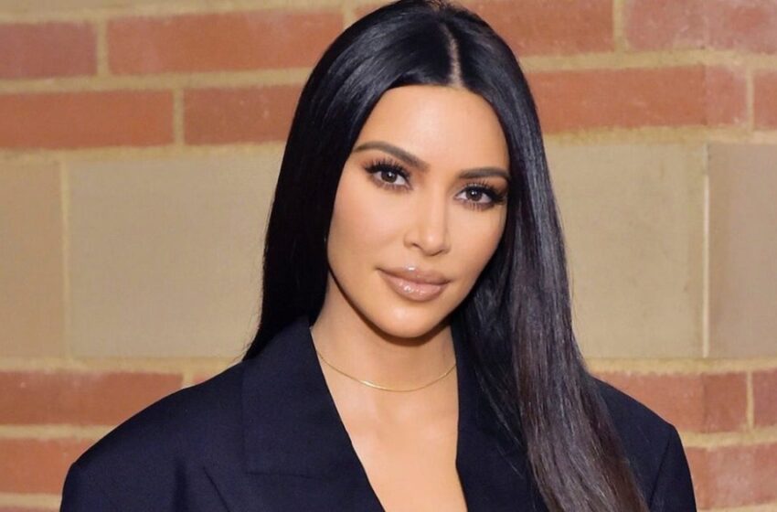 “Ni muslos, sino una obra de arte.” Kim Kardashian, con un atuendo inusual, no dejó nada a la imaginación.