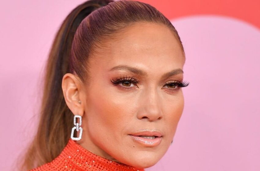 “Se ve cansada y mayor de su edad”: ¿Por qué los fans de Jennifer Lopez, de 54 años, están insatisfechos con su apariencia reciente?
