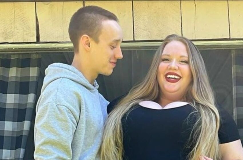 “No Eres lo Suficientemente Grande Para tu Esposa”: ¡Se Burlan de un Hombre en la Red Por No Combinar con su Esposa Curvilínea de Talla Grande!