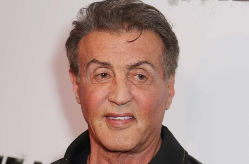  ““Ha Sido Fiel a Ella Durante 27 Años”: ¡Stallone de 77 Años Mostró a su Esposa 21 Años Menor que Él!”