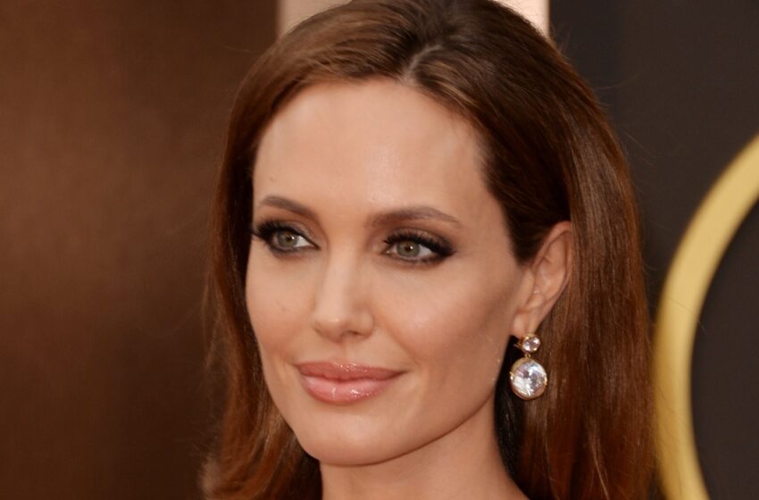 “No se parece en nada a su famoso padre”: ¡Angelina Jolie hizo una aparición poco común con su hija menor!