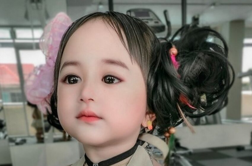 “Es Photoshop y Nada Más”: Nadie Creía Que la Belleza de Esta Chica Era Natural Hasta Que Vieron a su Mamá.