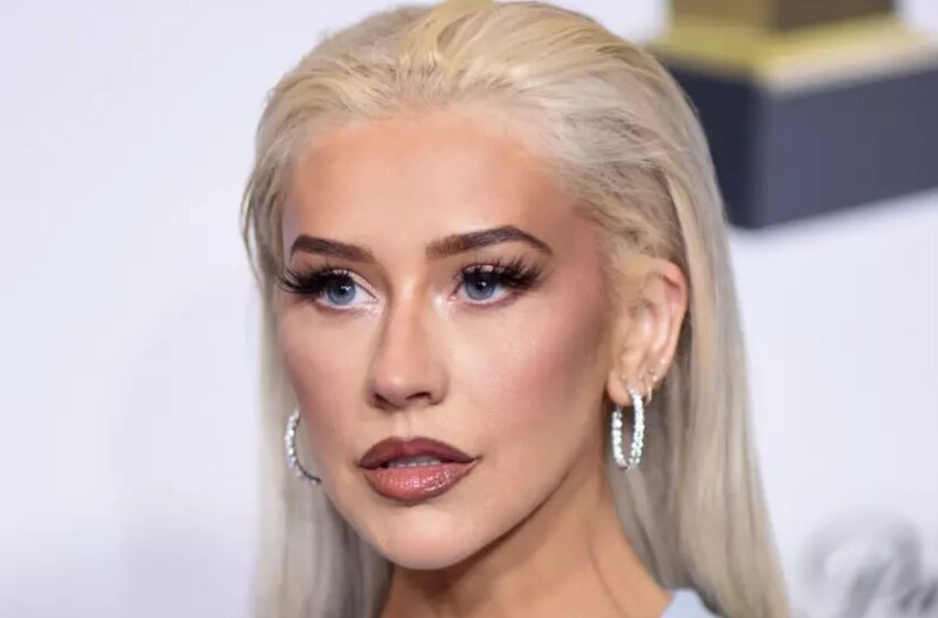 43 años Christina Aguilera ha perdido peso más allá del reconocimiento: ¡la actriz que una vez fue curvilínea sorprendió a los fans con su extrema delgadez!