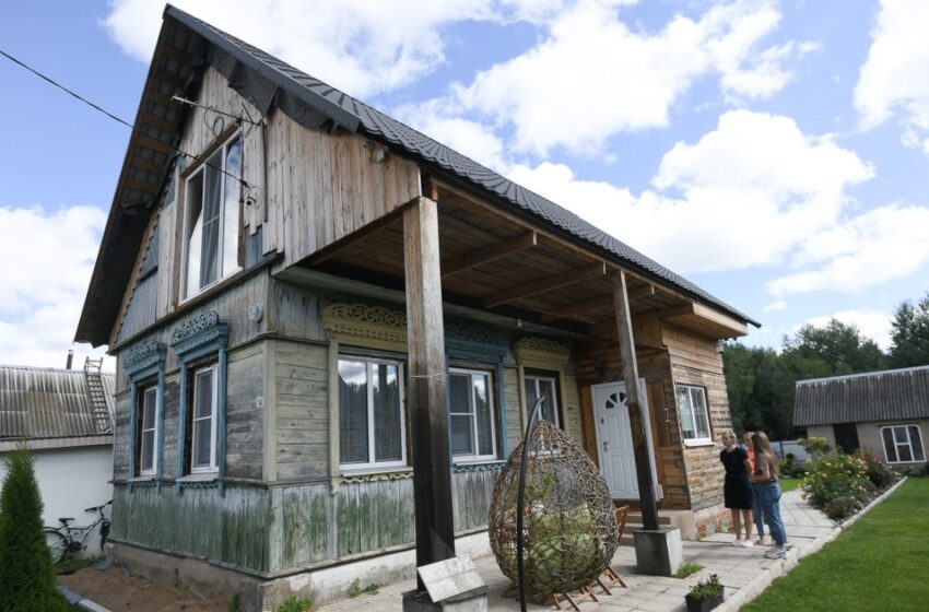 La cabaña ha estado abandonada durante 18 años: pero los nuevos propietarios decidieron transformarla.