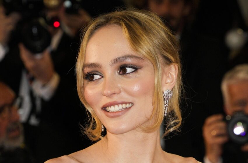 La famosa rubia mostró sus largas y esbeltas piernas: Lily-Rose Depp apareció en público con unos shorts super cortos.