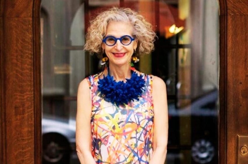 “Una dama brillante y súper elegante”: ¡La fashionista de 60 años de Nueva York sorprende a todos con su gusto refinado y sentido del estilo!