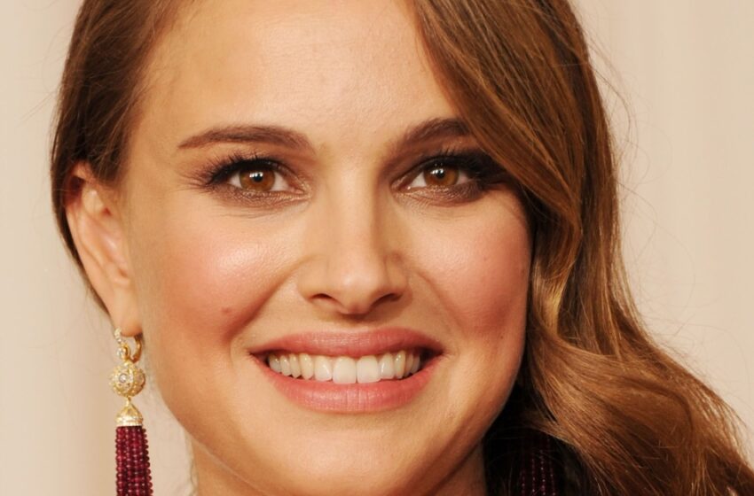  “Se la ve feliz hablando con un apuesto joven actor”: ¡Los paparazzi captaron a Natalie Portman por primera vez después de su divorcio!