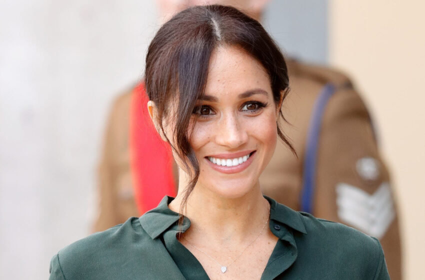 “‘Inapropiado Para un Miembro de la Familia Real Británica Usar un Vestido Tan Revelador’: ¡El Atuendo de Meghan Markle Fue Criticado en la Red!”
