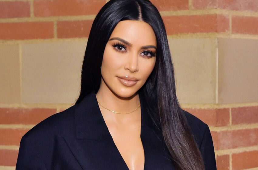 “Con Un Conjunto Provocativo De Pitón”: ¡Los Fans De Kardashian, De 43 Años, Se Quedaron Atónitos Con Sus Recientes Fotos En Bikini!