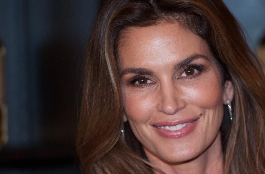 “En un traje de baño picante y sin maquillaje”: Fotos raras en bikini de Cindy Crawford, de 58 años, de sus recientes vacaciones.