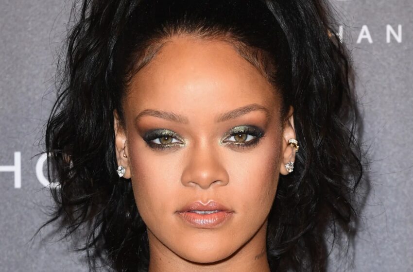 “El Brillante Imagen de la Estrella No Pasó Desapercibido”: ¡Rihanna Fue Capturada Mientras Caminaba por Nueva York!