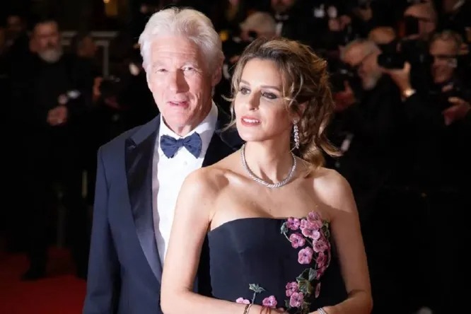  “Es un papá con el que cualquiera podría soñar”: ¡La esposa de Richard Gere mostró fotos raras del actor con sus tres hijos!