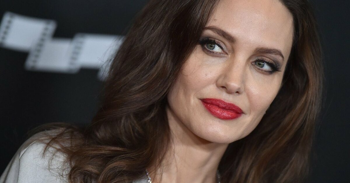 “Rubia no le queda a la estrella – demasiado delgada y demasiado pálida”: El nuevo color de cabello de Angelina Jolie fue criticado en la red.