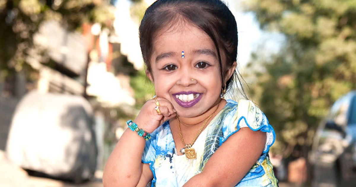 “Una Thumbelina india que ganó fama debido a su baja estatura, 25 pulgadas: ¿Cuál fue el destino de la niña más tarde?”