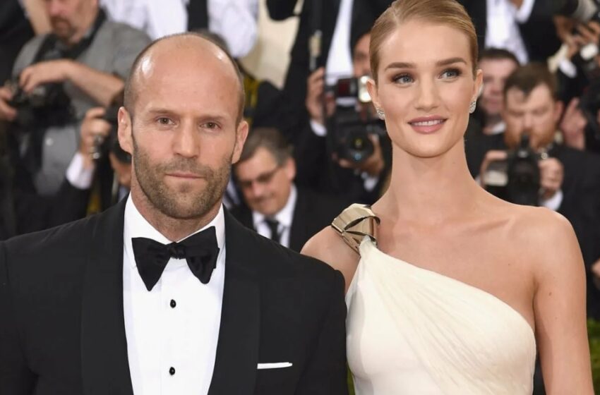  “La familia de estrellas está descansando en la naturaleza”: Rosie Huntington-Whiteley y Jason Statham compartieron fotos de sus hijos.