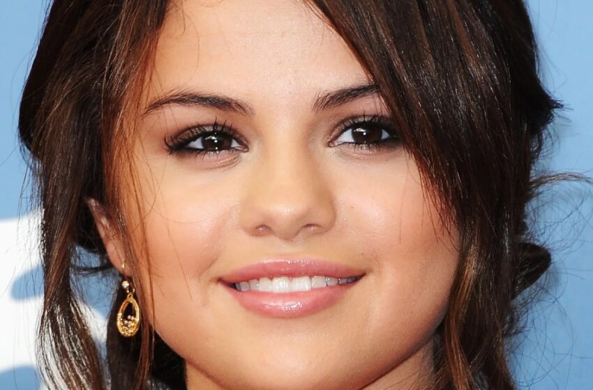 Rumores Sobre un Posible Embarazo de Selena Gomez Están Revolucionando la Red Tras Su Aparición en un Vestido Ajustado: ¡Fotos Raras!