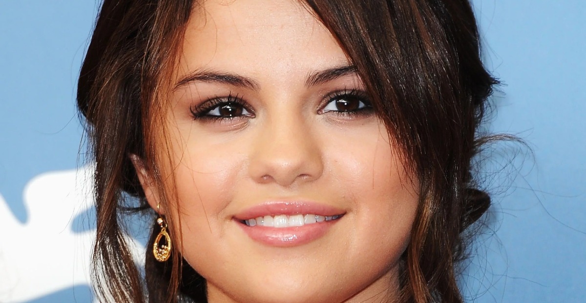 Rumores Sobre un Posible Embarazo de Selena Gomez Están Revolucionando la Red Tras Su Aparición en un Vestido Ajustado: ¡Fotos Raras!