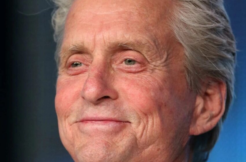  “¿Qué Le Sucede al Actor? – Los Fans Están Perplejos”: ¡Michael Douglas Se Vio Tan Irreconocible en Imágenes Recientes!