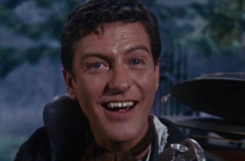 “Un Viejo Energético de Cabello Canoso”: ¡Dick Van Dyke de Mary Poppins Sorprende a los Fans a los 98 Años!
