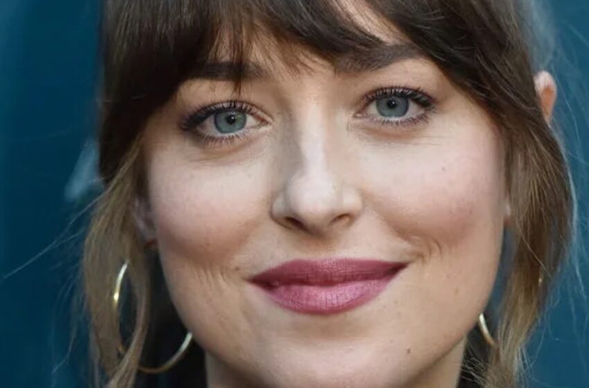 “La gente se sonroja en lugar de ella”: ¡El atrevido look sin ropa interior de Dakota Johnson dejó a todos sin palabras!