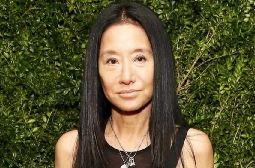 “La mujer de juventud y belleza inalterables ya tiene 75 años”: ¡Vera Wang sorprendió a sus fans con una nueva y atrevida foto en un vestido blanco sin espalda!
