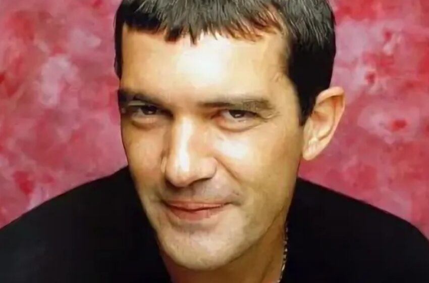 ¡Antonio Banderas, de 63 años, sorprendió a sus fans al compartir una nueva foto con su hijastra! ¿Le queda bien su nuevo estilo?