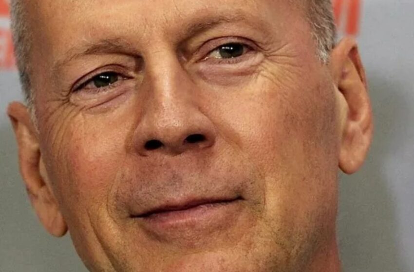 “Verdaderas Bellezas”: ¡La Esposa del Gravemente Enfermo Bruce Willis Finalmente Ha Mostrado a Sus Dos Hijas Crecidas!