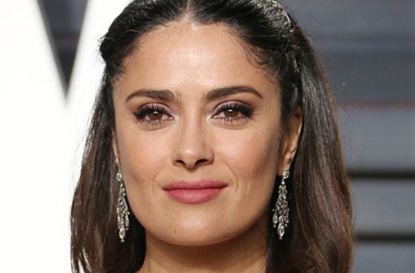  “¡Como dos gotas de agua!”: ¡Salma Hayek mostró fotos raras con su madre de 80 años!