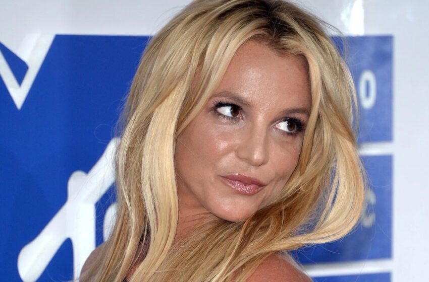  “En Silla de Ruedas y Sin una Pierna”: ¡Los Fans de Spears Creen que el Destino Ha Castigado al Padre Tiránico de Britney!