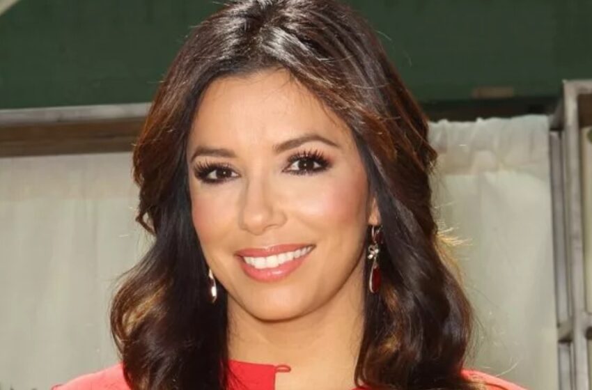 “¡Qué Mirada Tan Provocativa!”: Eva Longoria, de 49 años, protagonizó una nueva sesión de fotos luciendo un vestido con un escote enorme.