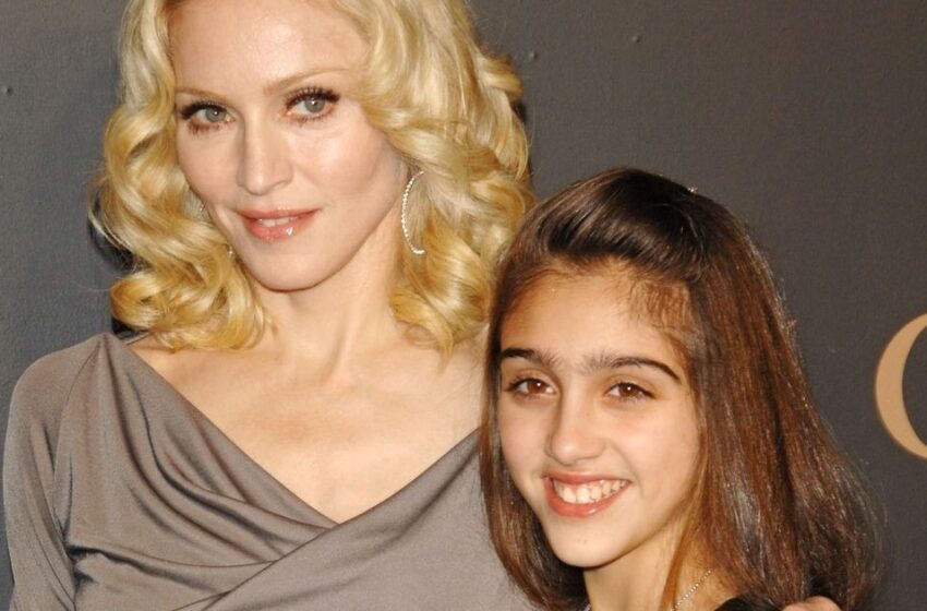 “La peor vestimenta que podría usar”: ¡La hija de Madonna de 27 años fue criticada por llevar un vestido de red con aberturas!
