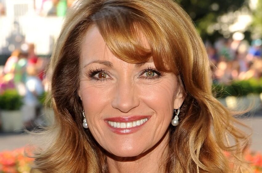 ¡La estrella de 73 años de “Dr. Quinn, Medicine Woman” mostró su figura en traje de baño: las fotos de Jane Seymour que causaron un verdadero revuelo en la red!