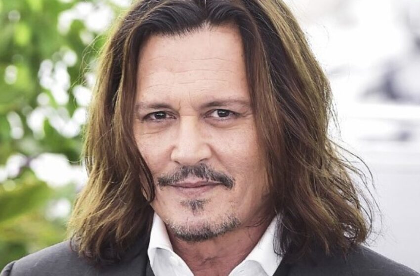 Johnny Depp causó revuelo con su “apariencia envejecida” en un traje a rayas en una fiesta: ¡Las fotos que desataron un verdadero furor en la red!