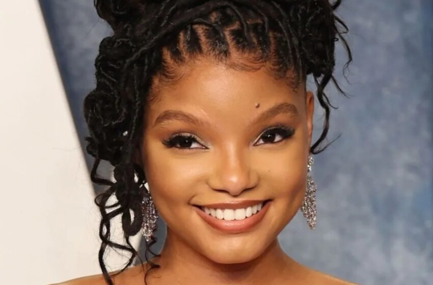 “Sesión de fotos familiar de Halle Bailey”: ¡La estrella de La Sirenita mostró el rostro de su hijo por primera vez – “¡Copia de mamá!”!