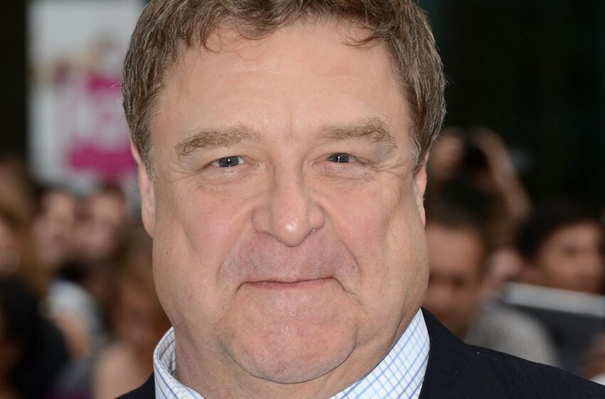 “Es Como si Fuera Otra Persona”: John Goodman, de 71 Años, Perdió Casi 90 Kilogramos y Cambió Más Allá del Reconocimiento