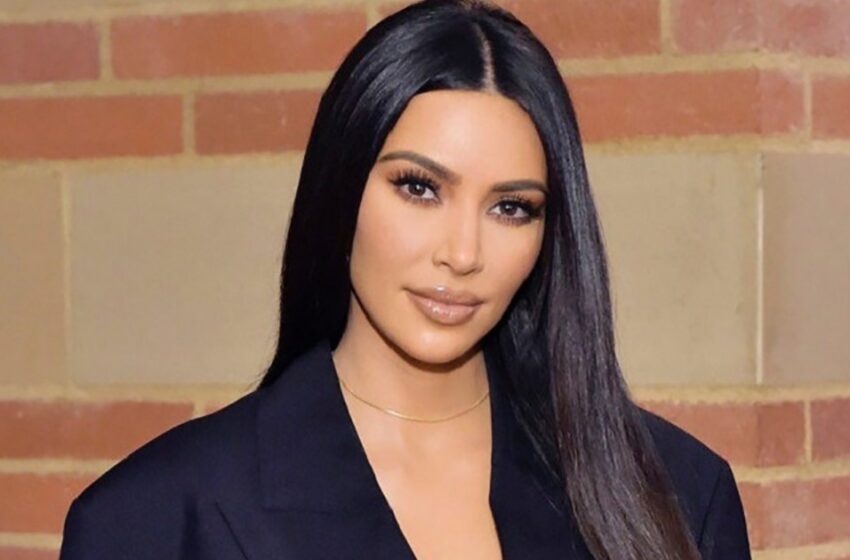 Kim Kardashian: Un look natural y diversión familiar bajo el sol
