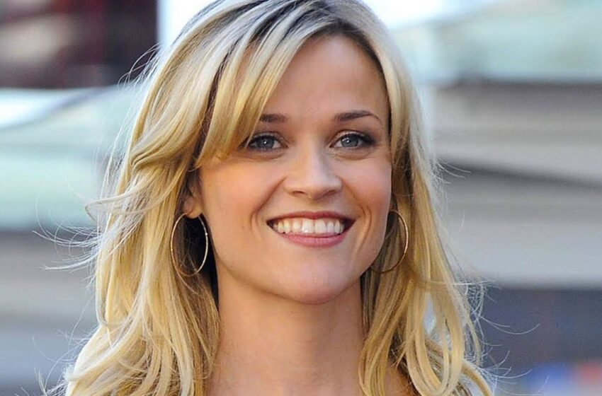  ¡Son tan parecidas! Reese Witherspoon compartió una foto con su madre de 74 años.
