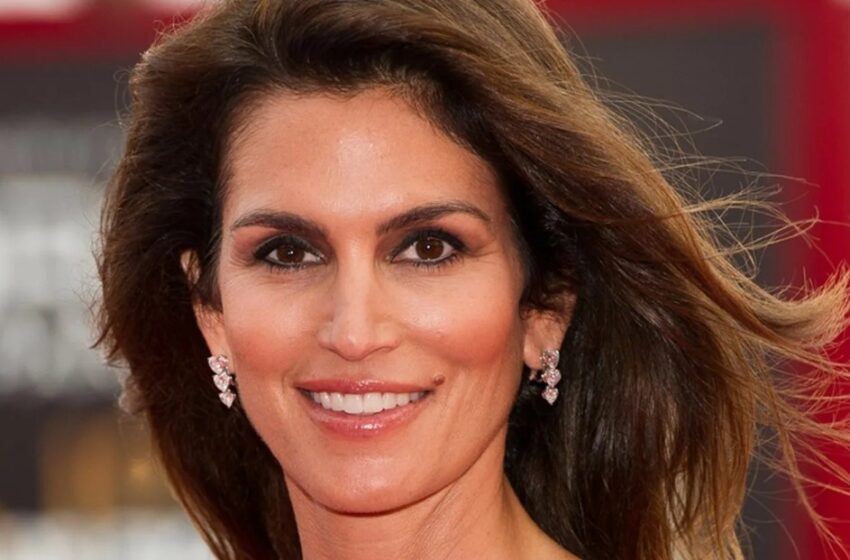  “Incluso sin ropa interior”: ¡Cindy Crawford, de 55 años, participó en una sesión de fotos atrevida!