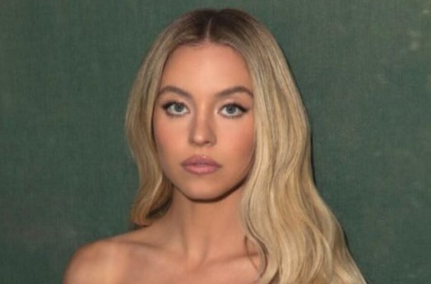 “¡El Top Y La Falda Son Demasiado Pequeños Para Ella!”: La Estrella De La Sesión De Fotos “Caliente”, Sydney Sweeney, Fue Ridiculizada Por Bloggers!
