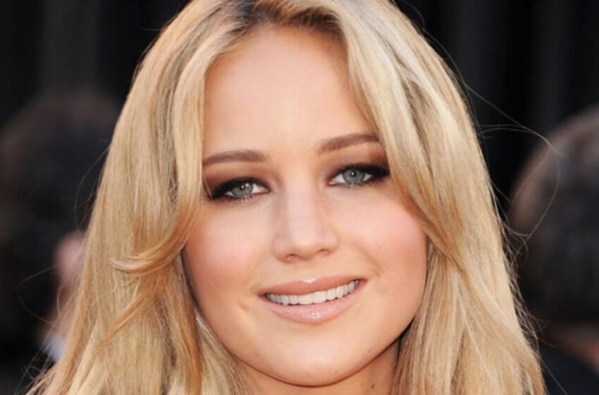 “¡Las Fotos Ya Están En La Cima De Las Más Vistas!”: ¡Jennifer Lawrence Mostró Sus Pechos Con Una Camiseta Translúcida Durante Un Paseo En Nueva York!