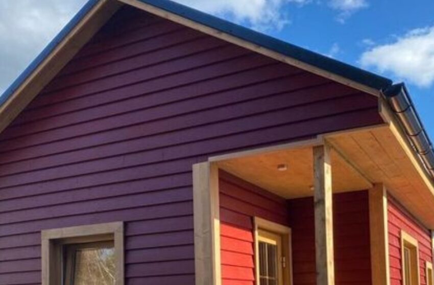 “Pequeña, Pero Una Casa Muy Acogedora de 190 pies cuadrados”: La Pareja Construyó La Casa de Sus Sueños – ¡El Resultado Final Es Verdaderamente Inspirador!