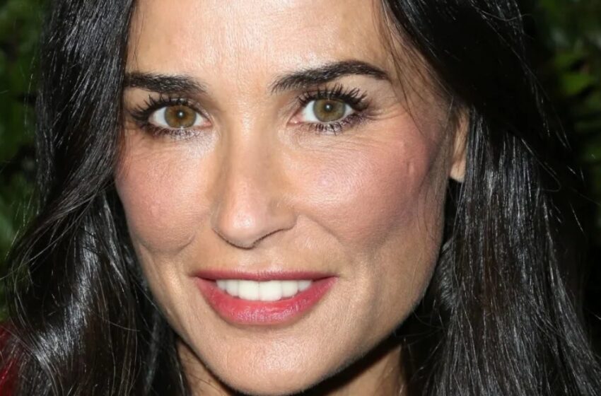  “¡No debió haber compartido esas fotos!: Demi Moore, a sus 61 años, apareció en bikini, pero ¡los fans criticaron fuertemente las imágenes!”
