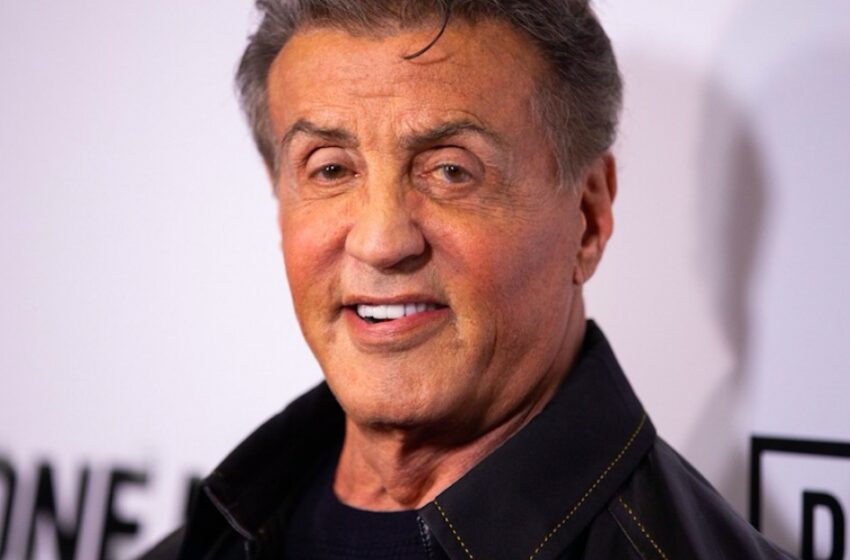 “Familia Barbie”: La foto de Sylvester Stallone con su esposa y sus tres hijas impresiona a los fans.