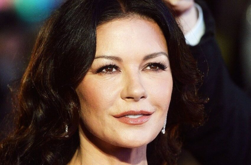 La Heredera de Catherine Zeta-Jones Replica el Famoso Look de Cumpleaños de Su Madre: ¡La Semejanza es Realmente Impresionante!